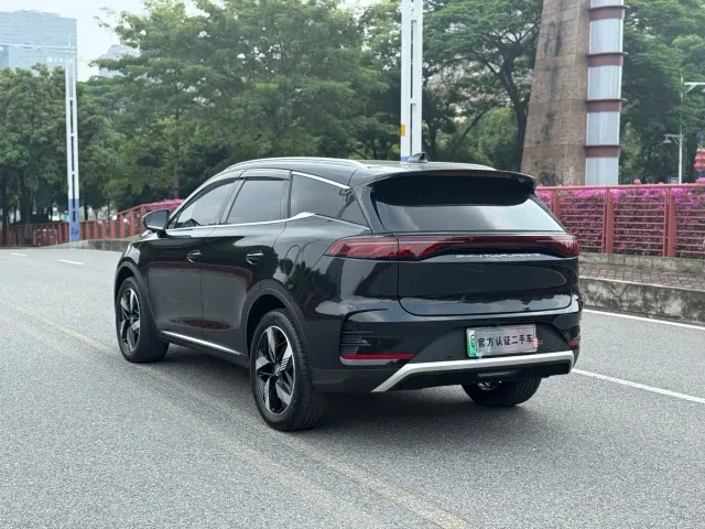 BYD Tang — Фото автомобиля 15