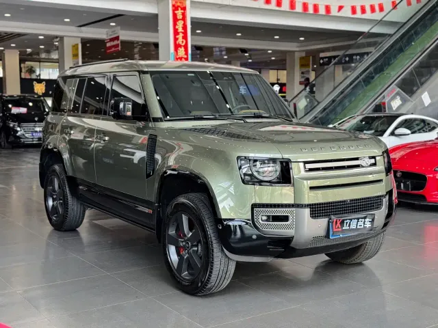 Land Rover Defender — Фото автомобиля 2