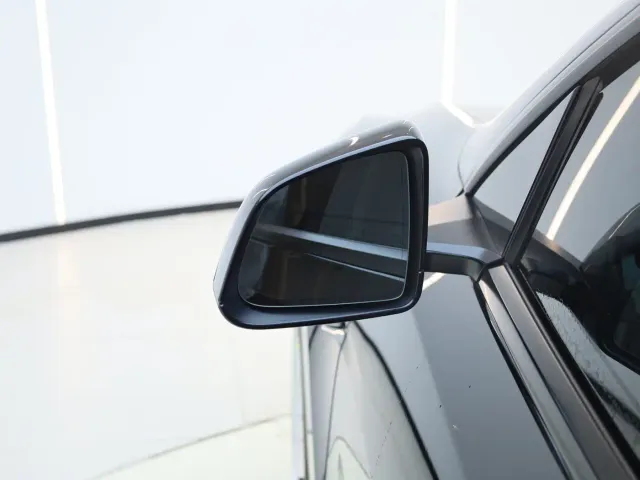 Tesla Model Y — Фото автомобиля 9