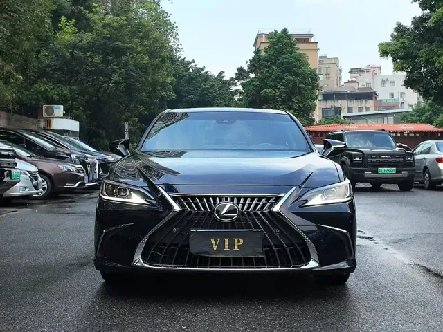 Lexus ES — Фото автомобиля 2