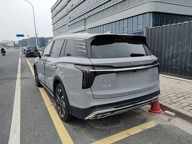 Hongqi HS7 PHEV — Фото автомобиля 8