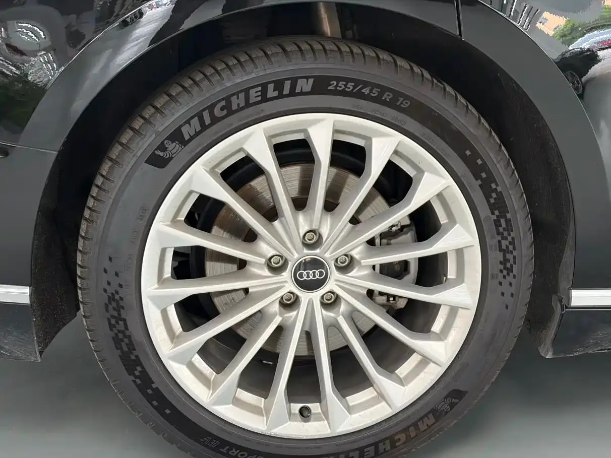 Audi Audi A8 2022 A8L 50 TFSI quattro Comfort Collector's Edition — Фото автомобиля 14