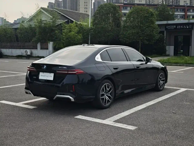 BMW i5 — Фото автомобиля 6