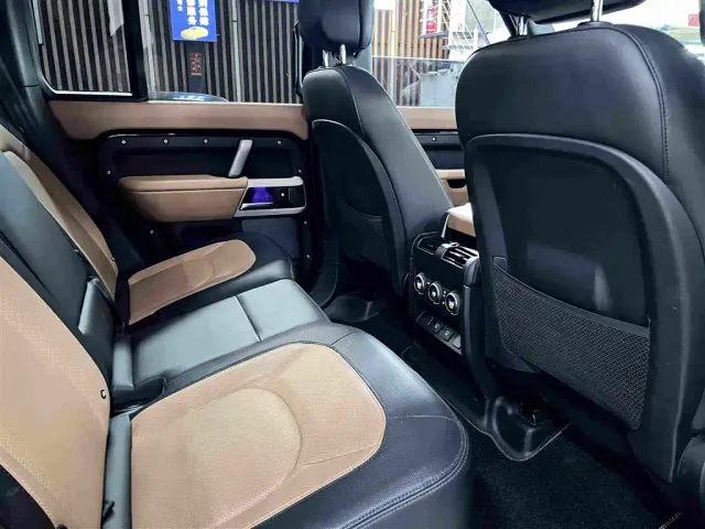 Land Rover Defender — Фото автомобиля 7
