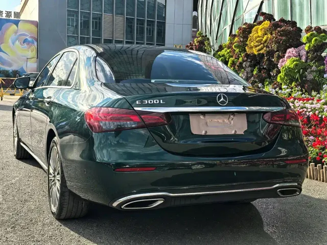 Mercedes-Benz E-Class — Фото автомобиля 3