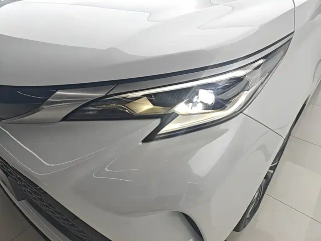 Toyota Granvia 2022 2.5L Hybrid Premium Edition — Фото автомобиля 23