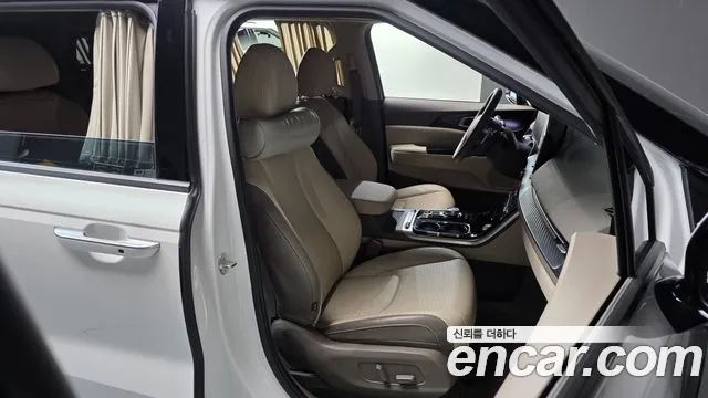 Kia Carnival Generation 4 — Фото автомобиля 16