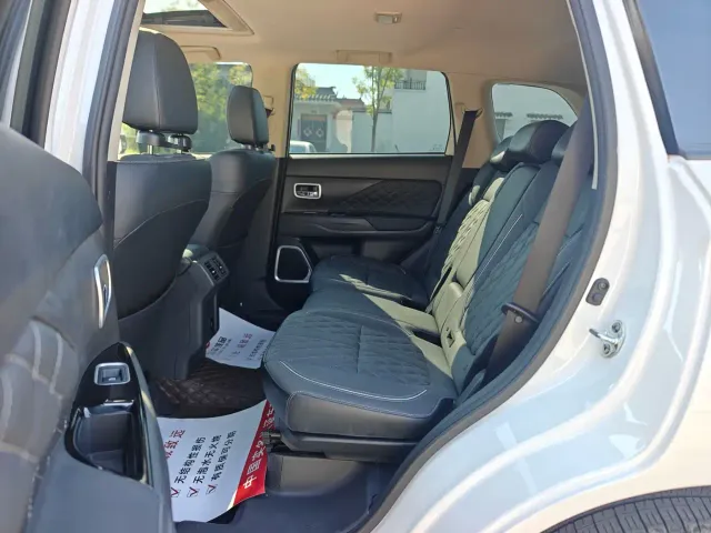 Mitsubishi Outlander — Фото автомобиля 6
