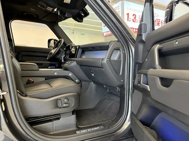 Land Rover Defender — Фото автомобиля 20