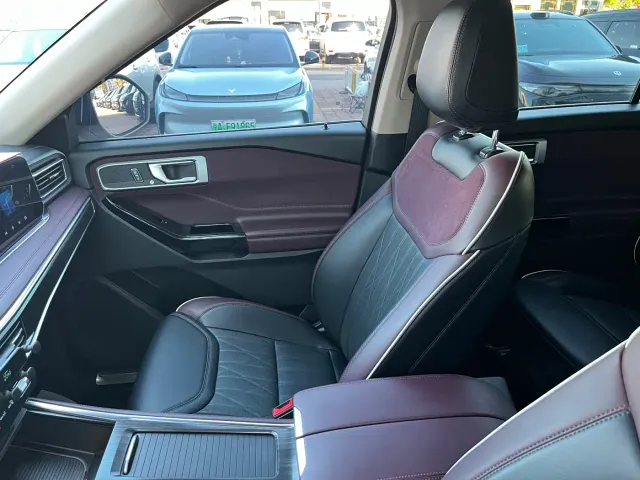 Ford Explorer — Фото автомобиля 9