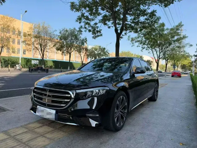 Фотография автомобиля — Mercedes-Benz E-Class
