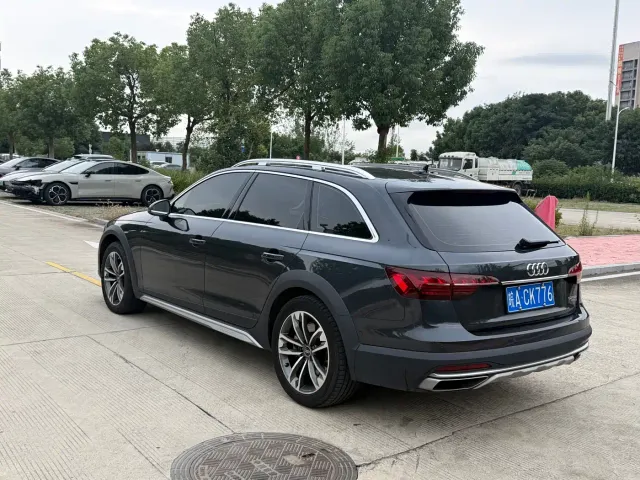 Audi A4 — Фото автомобиля 4