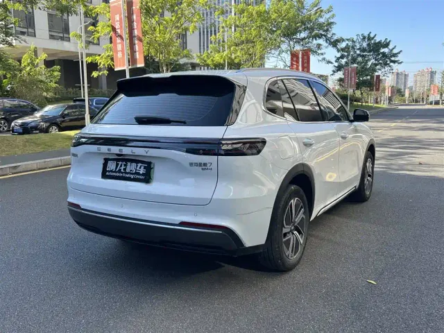 Geely Galaxy Starship 7 EM-i — Фото автомобиля 9