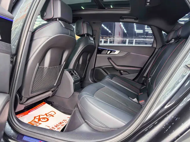Audi A4L — Фото автомобиля 15