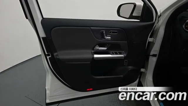 Mercedes-Benz EQA — Фото автомобиля 23