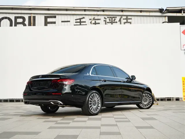 Mercedes-Benz E-Class — Фото автомобиля 6