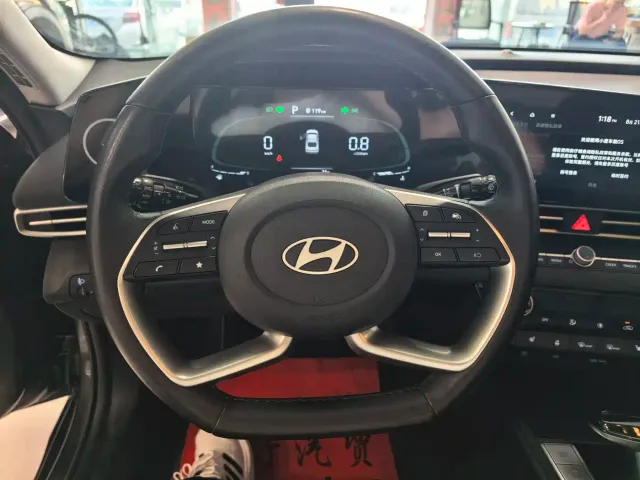 Hyundai Elantra — Фото автомобиля 8