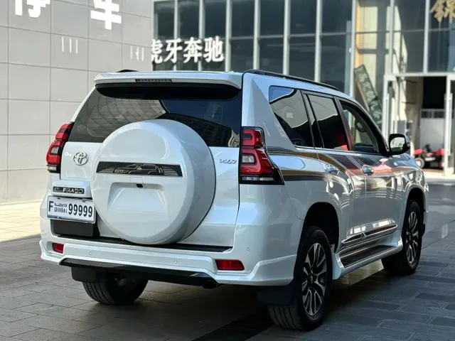 Toyota Land Cruiser — Фото автомобиля 8
