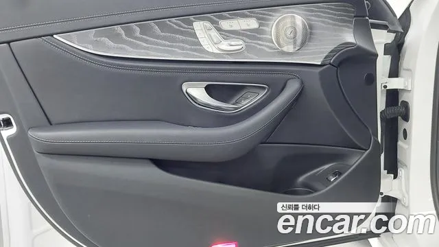 Mercedes-Benz E-Class — Фото автомобиля 7