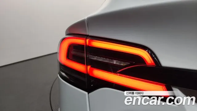 Tesla Model X — Фото автомобиля 23