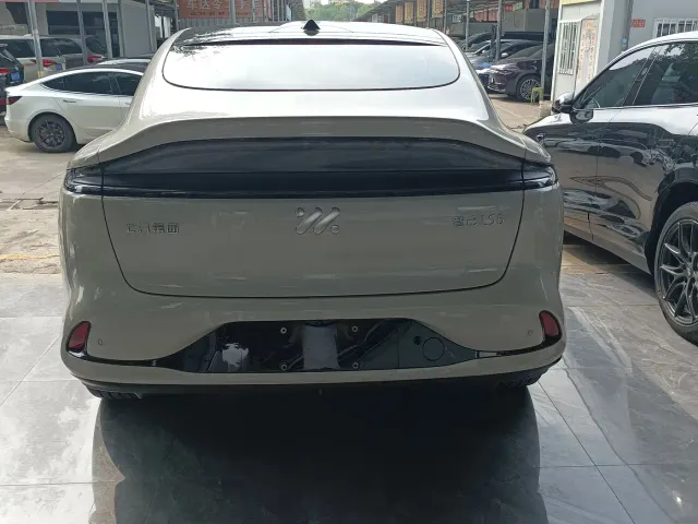 IM Motors IM LS6 2023 Max Standard Edition — Фото автомобиля 10