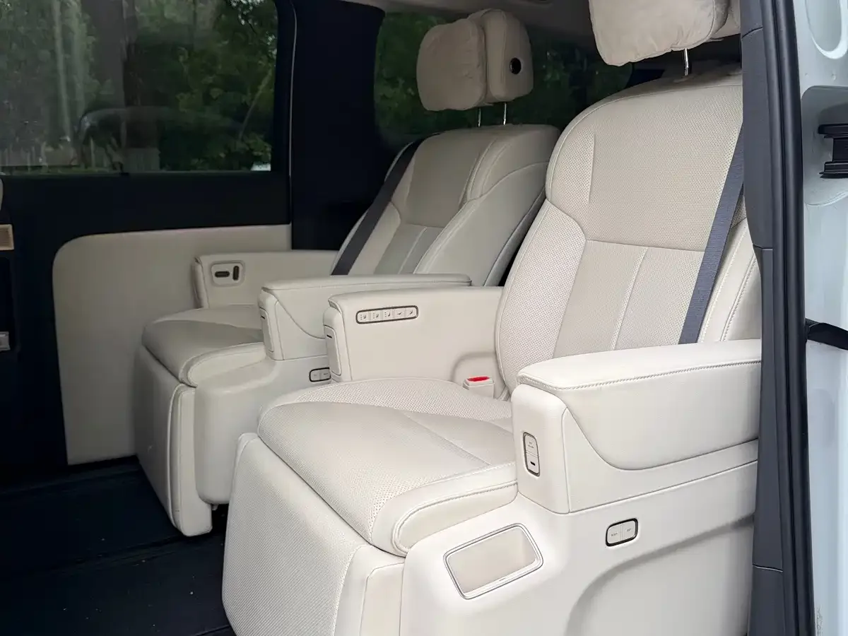 Li Auto Li Auto MEGA 2025 Model Home Family Special Edition — Фото автомобиля 8