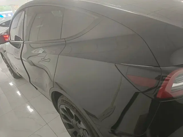 Tesla Model Y — Фото автомобиля 9