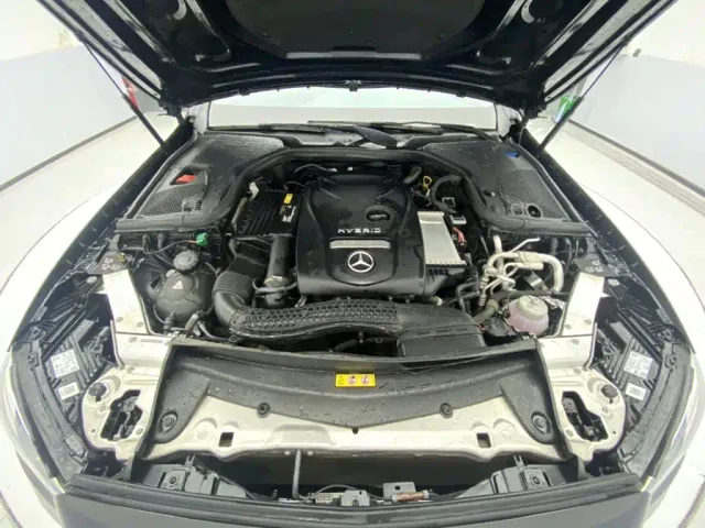 Mercedes-Benz E-Class — Фото автомобиля 12