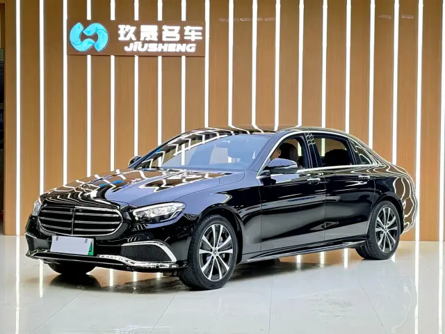 Фотография автомобиля — Mercedes-Benz E-Class
