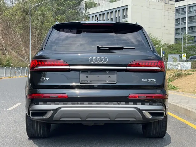 Audi Q7 — Фото автомобиля 5