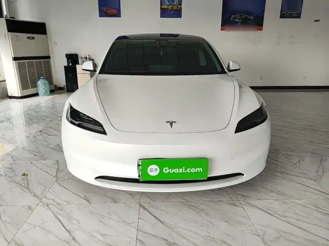 Tesla Model 3 — Фото автомобиля 2