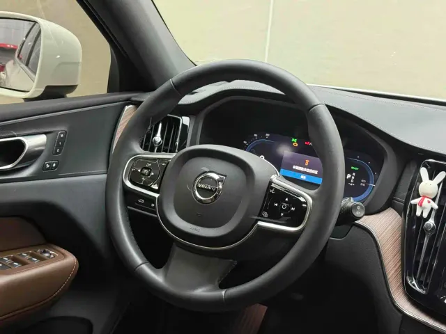 Volvo XC60 — Фото автомобиля 28