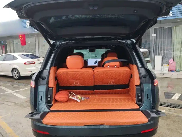 Lynk & Co 900 — Фото автомобиля 18