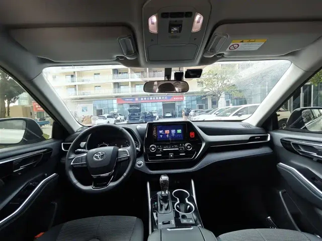Toyota Highlander — Фото автомобиля 6