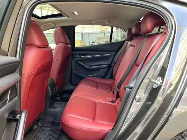 Mazda Axela — Фото автомобиля 5
