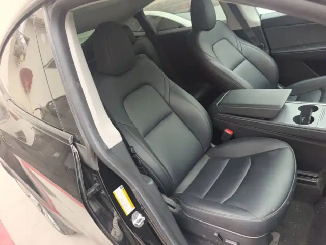 Tesla Model Y — Фото автомобиля 24