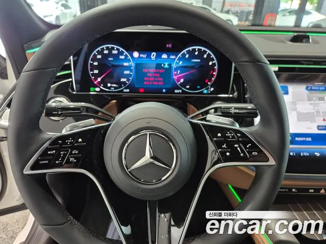 Mercedes-Benz E-Class — Фото автомобиля 12