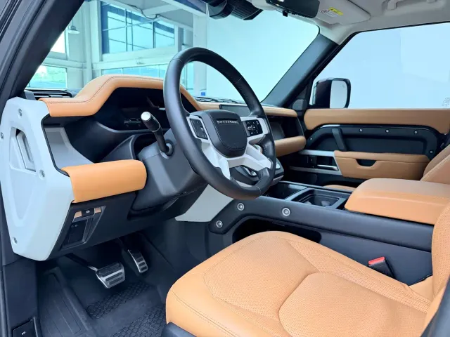 Land Rover Defender — Фото автомобиля 4