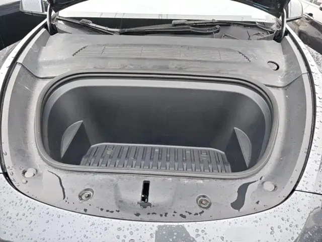 Tesla Model Y — Фото автомобиля 19