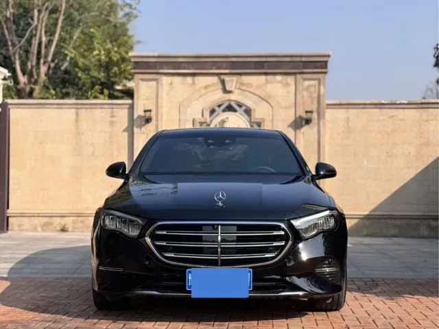 Mercedes-Benz E-Class — Фото автомобиля 2