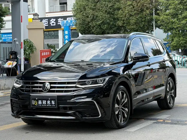 Фотография автомобиля — Volkswagen Tiguan L