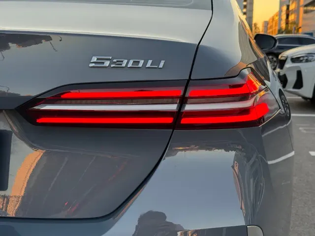 BMW 5 Series — Фото автомобиля 27