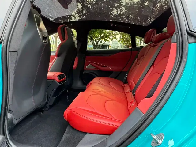 Xiaomi SU7 — Фото автомобиля 17