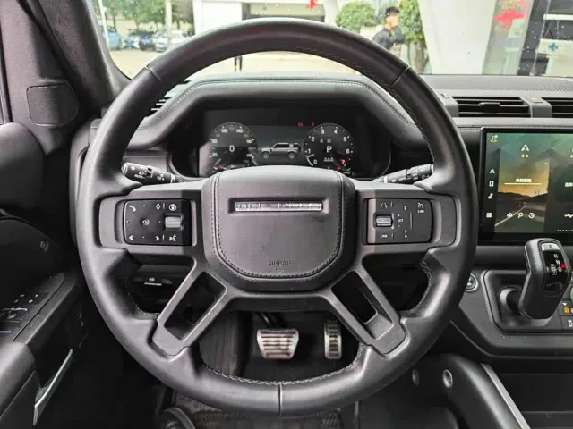 Land Rover Defender — Фото автомобиля 8