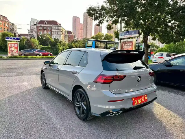 Volkswagen Golf — Фото автомобиля 16