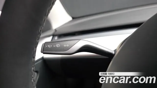 Tesla Model Y — Фото автомобиля 21