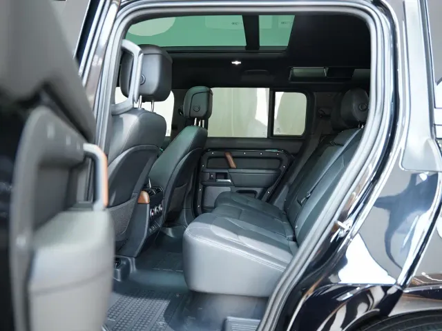 Land Rover Defender — Фото автомобиля 19