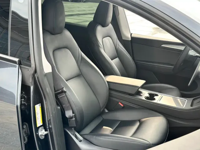 Tesla Model Y — Фото автомобиля 12