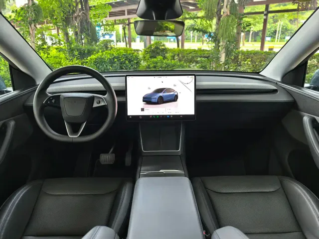 Tesla Model Y — Фото автомобиля 6