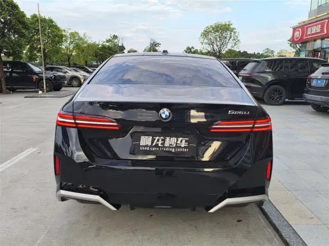 BMW 5 Series — Фото автомобиля 8